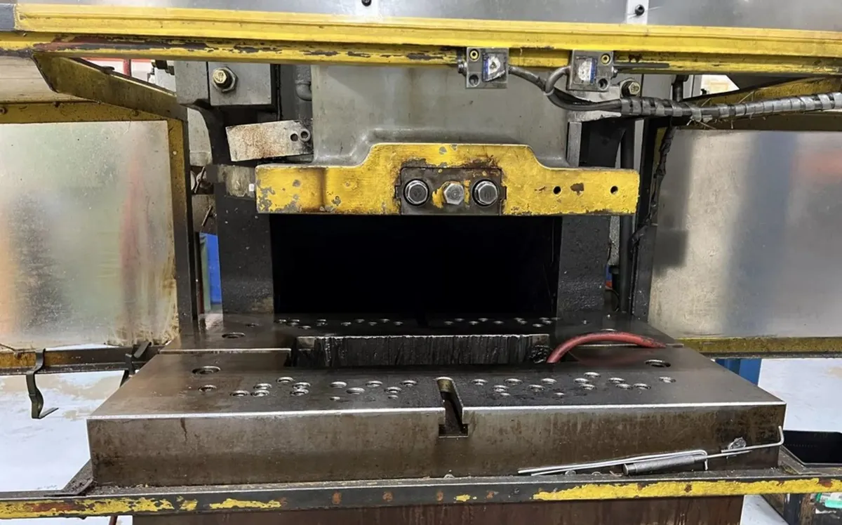 66 TON KOMATSU MODEL OBS 60-3 OPEN BACK GAP FRAME PRESS