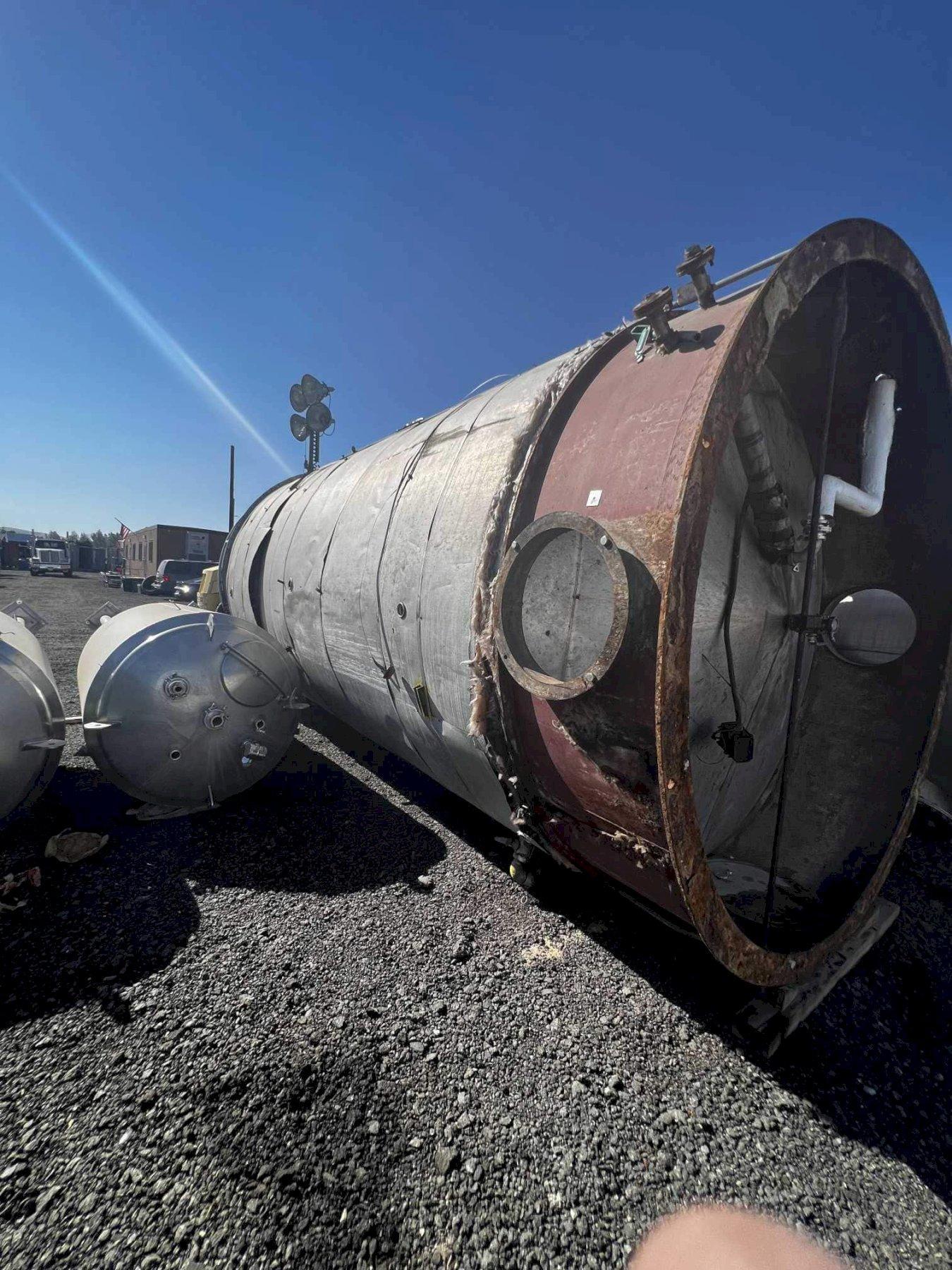 9,000 Gallon SS Vertical Tank