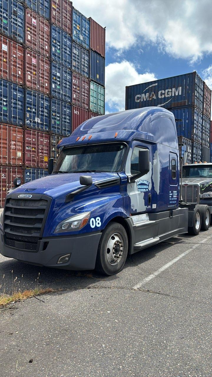 Freightliner Cascadia 126 Raised-Roof Sleeper Truck, 2020 – Detroit DD15, DT12 Automatic, Tandem Axle