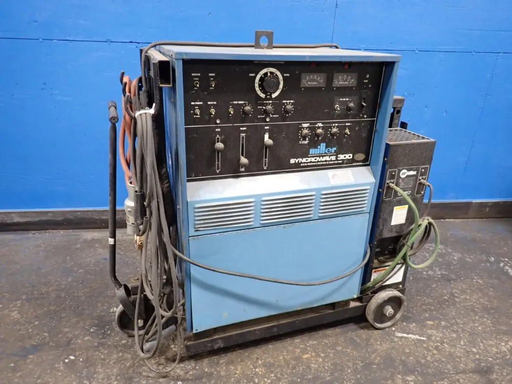 MILLER ELECTRIC MFG CO 300 AMPS WELDER  -  SYNCROWAVE 300