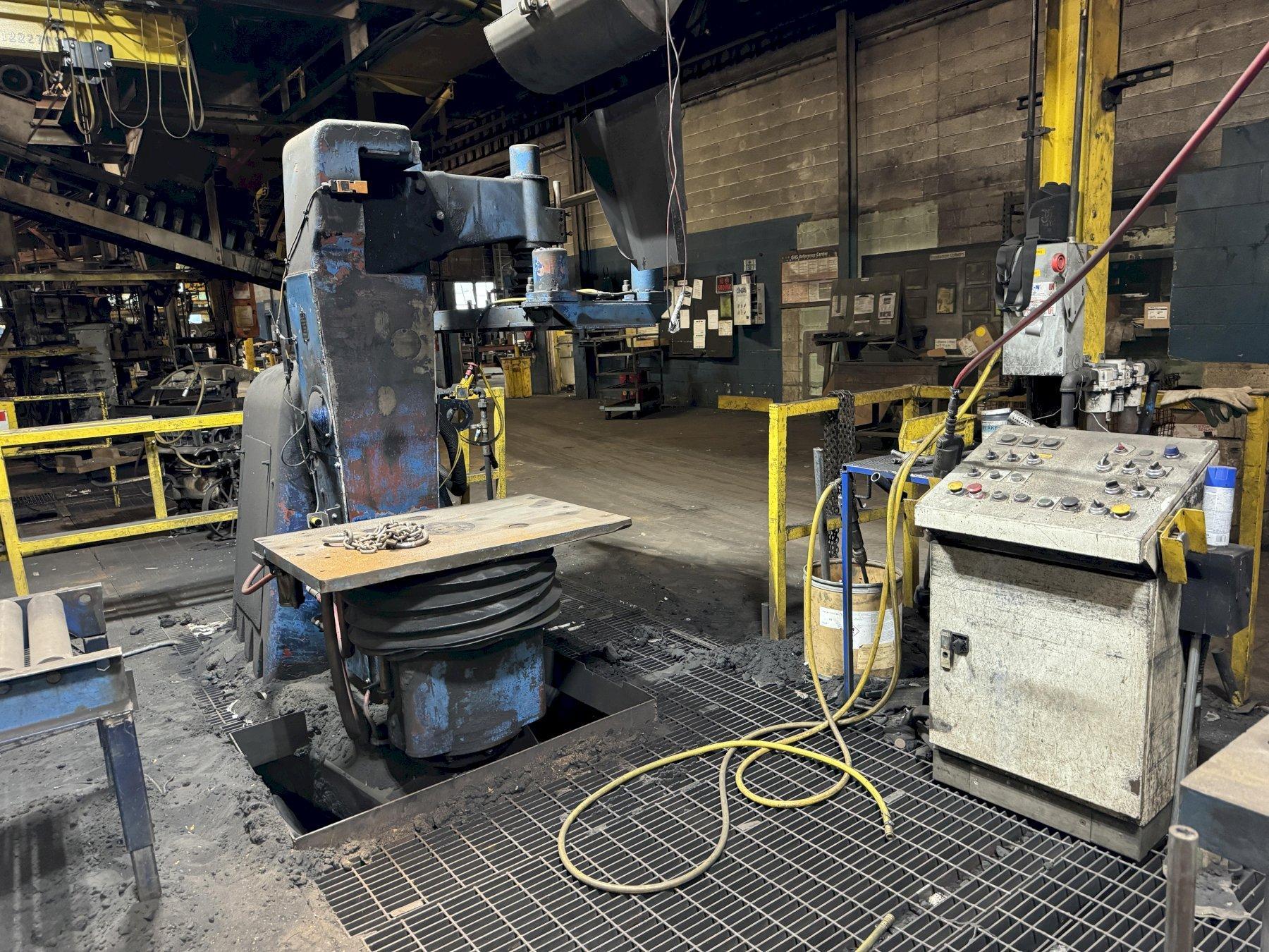 BMM model BT5 molding machine with controls