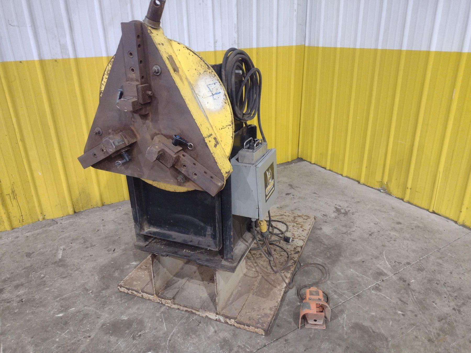 1,250 LB STINGER MODEL #P-1250 PIPE WELDING POSITIONER WITH 30" GRIPPER CHUCK : YOBRO #25215