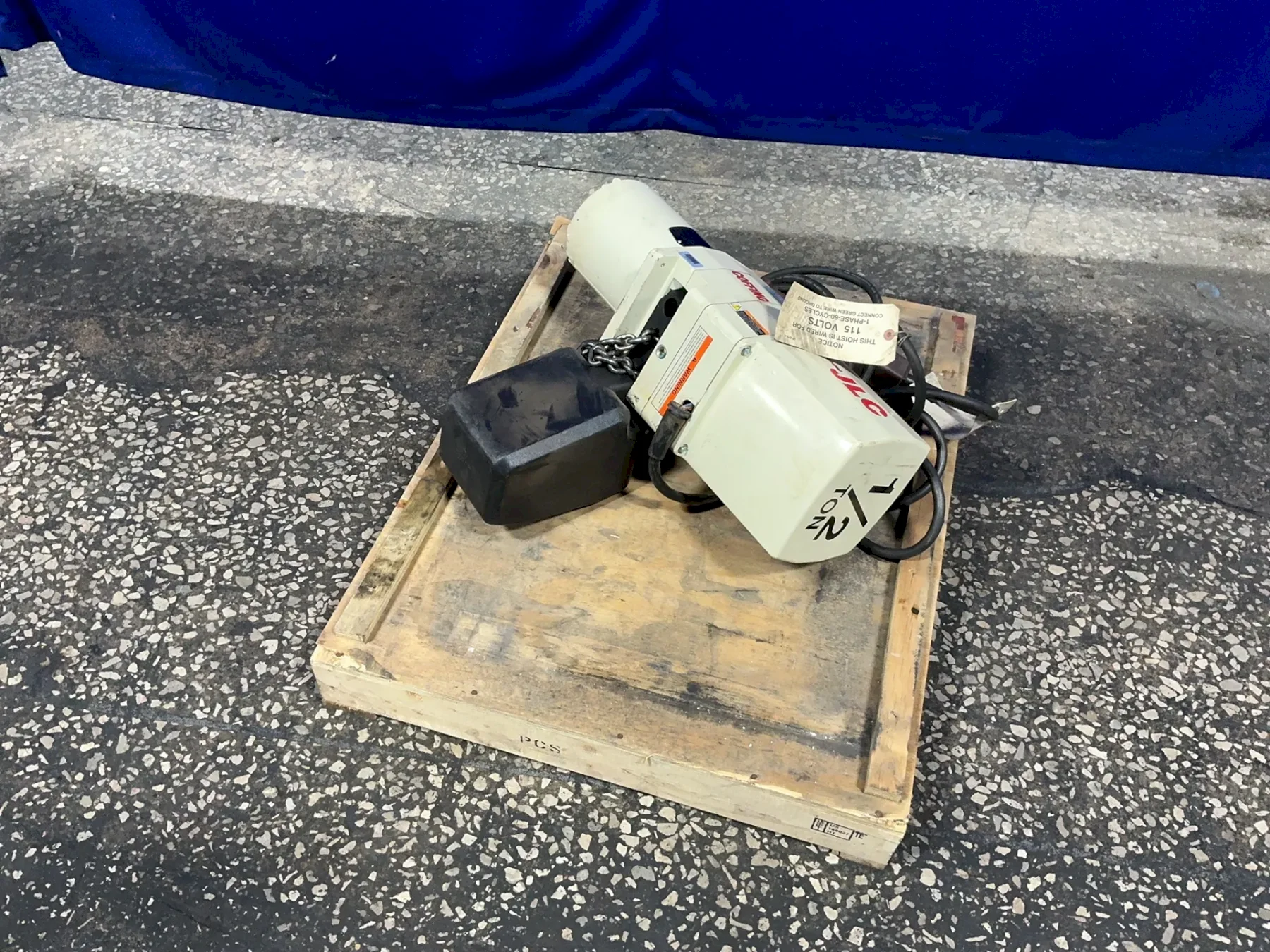 COFFING 8.4/4.2 AMPS 1/2 TON CHIAN HOIST   -  JLC1016 1 LCX
