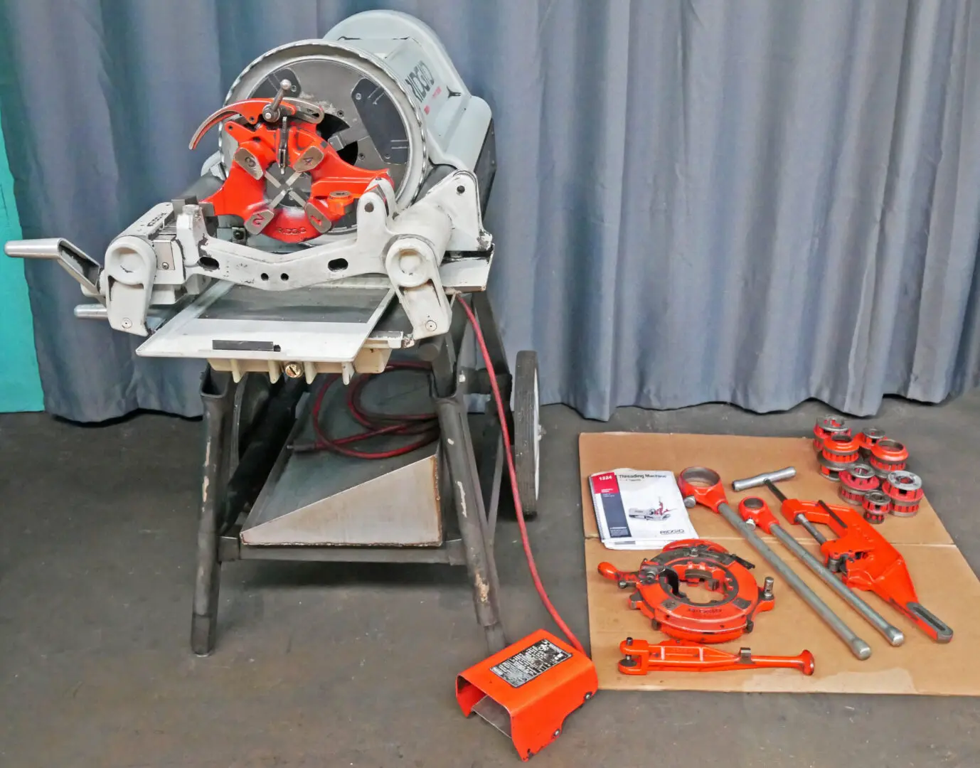 RIDGID 1224 Pipe Threader - Heavy-Duty Self-Opening Clamp