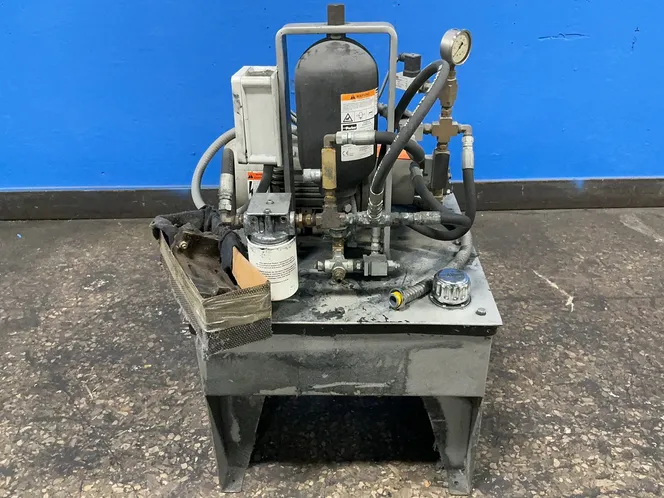 Parker 4786 Psi, -54º - 150º C, 3.8 L Hydraulic Accumulator - Ba01b3t01p2