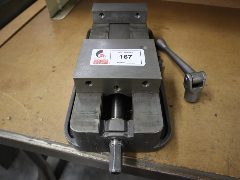Kurt D-675 6" Machine Vise with Handle- Auction Item