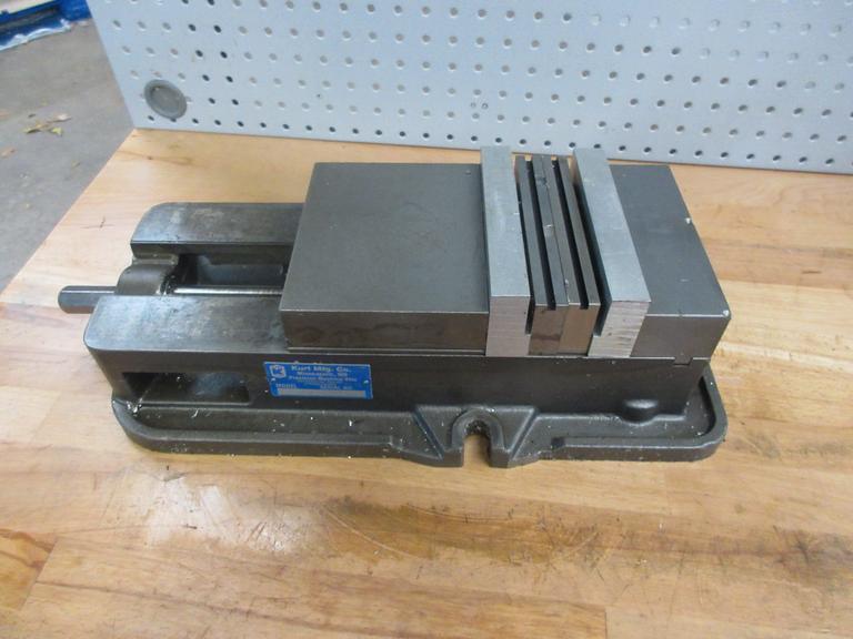 Kurt D675 6" Machine Vise with Aluminum and Hard Jaws- Auction Item