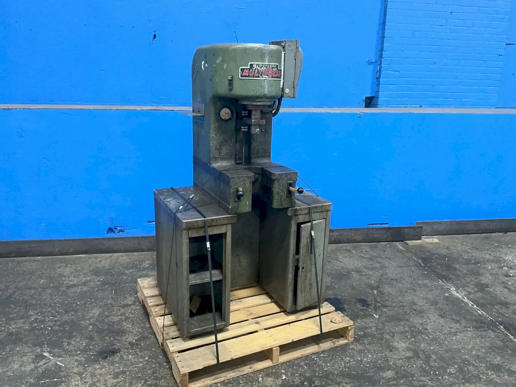 DENISON 4 TONS MULTI PRESS  -  DF4C01A59S01C18