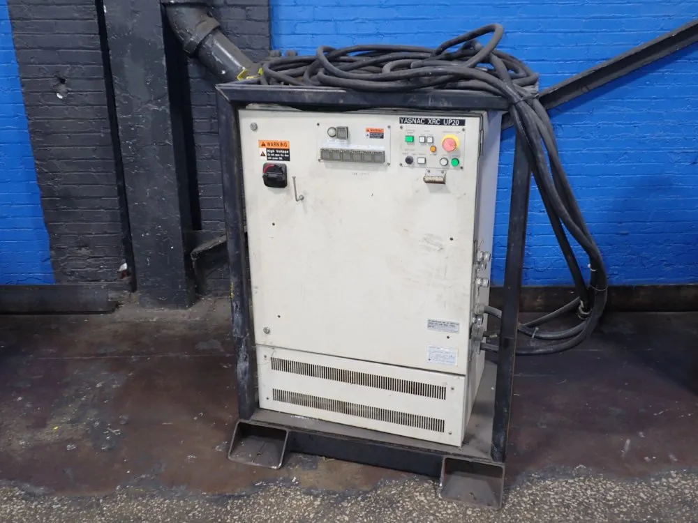 YASKAWA ELECTRIC CORPORATION ROBOT CONTROLLER PANEL   -  YASNAC-XRC-UP20