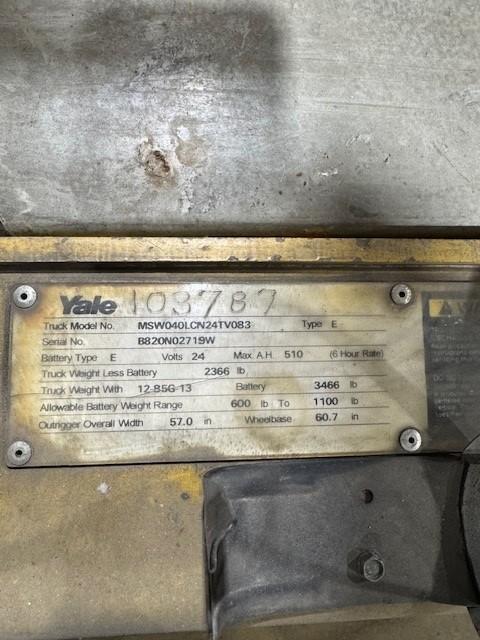 1 - PREOWNED 1999 YALE PALLET STACKER/WALKIE, MODEL #: MSW040LCN24TV083, S/N: B820N02719W