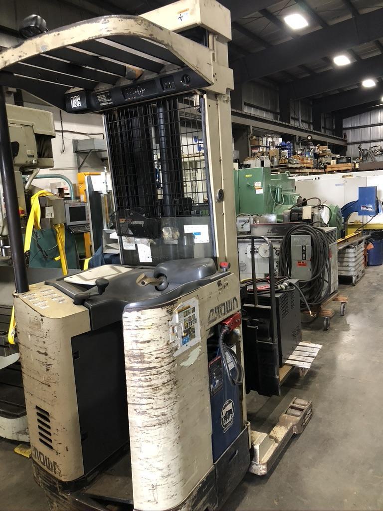 3500 LB CROWN ELECTRIC STAND UP, MODEL 3510 RR, 240" VERTICAL, 24" REACH, SIDE SHIFT