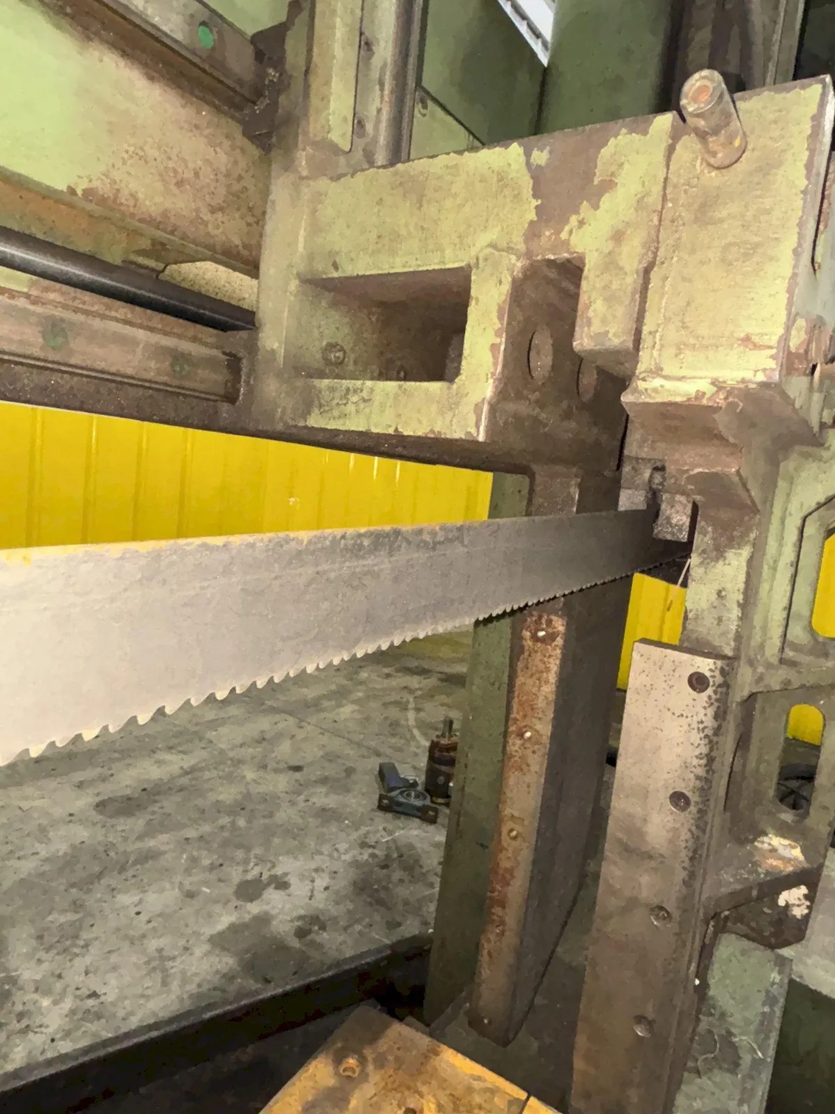 43" X 17" PEDDINGHAUS MODEL #1100 DG TWIN COLUMN & MITRE HORIZONTAL STRUCTURAL SAW