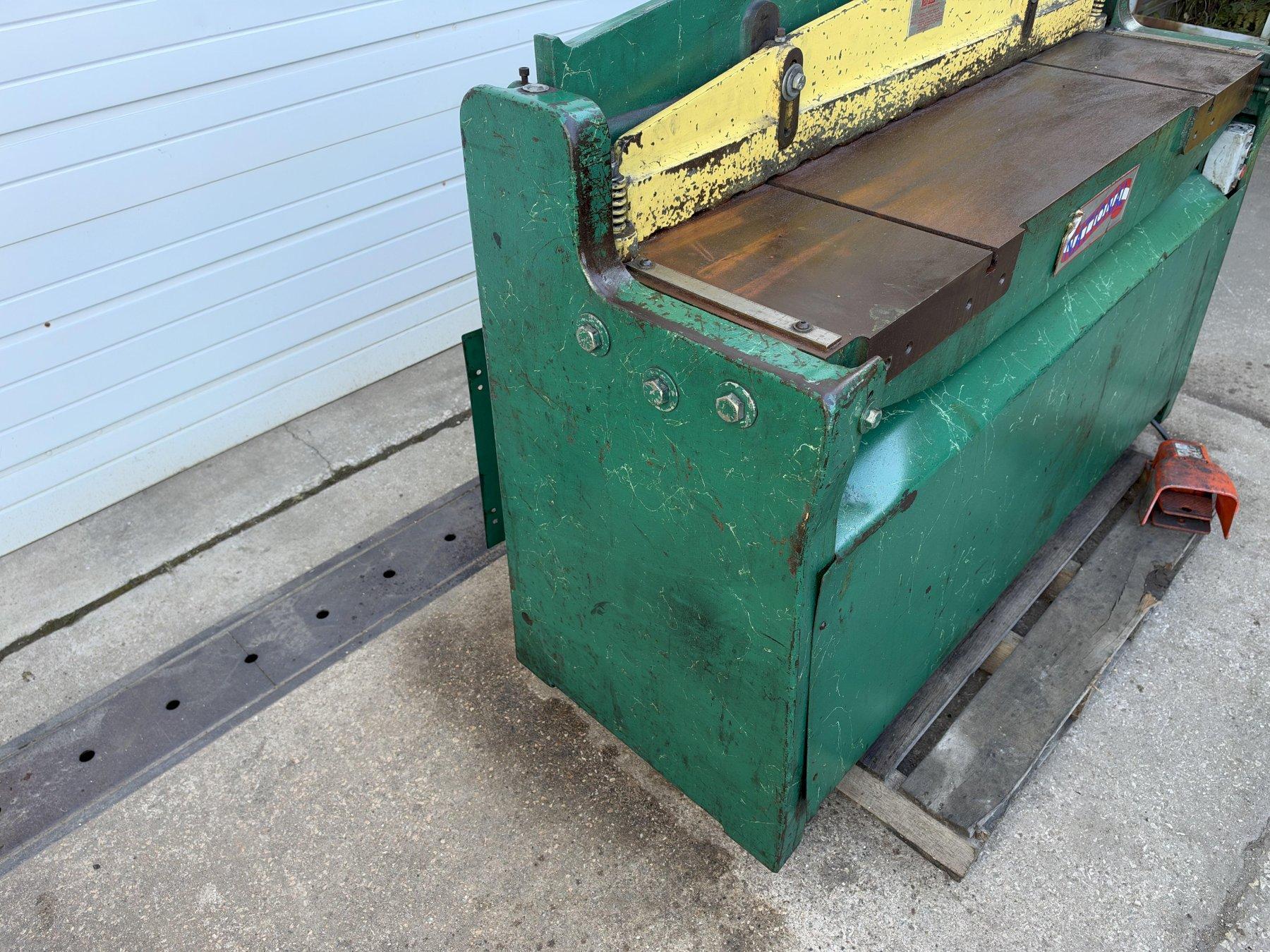 National 52" 10 Gauge Hydraulic Shear