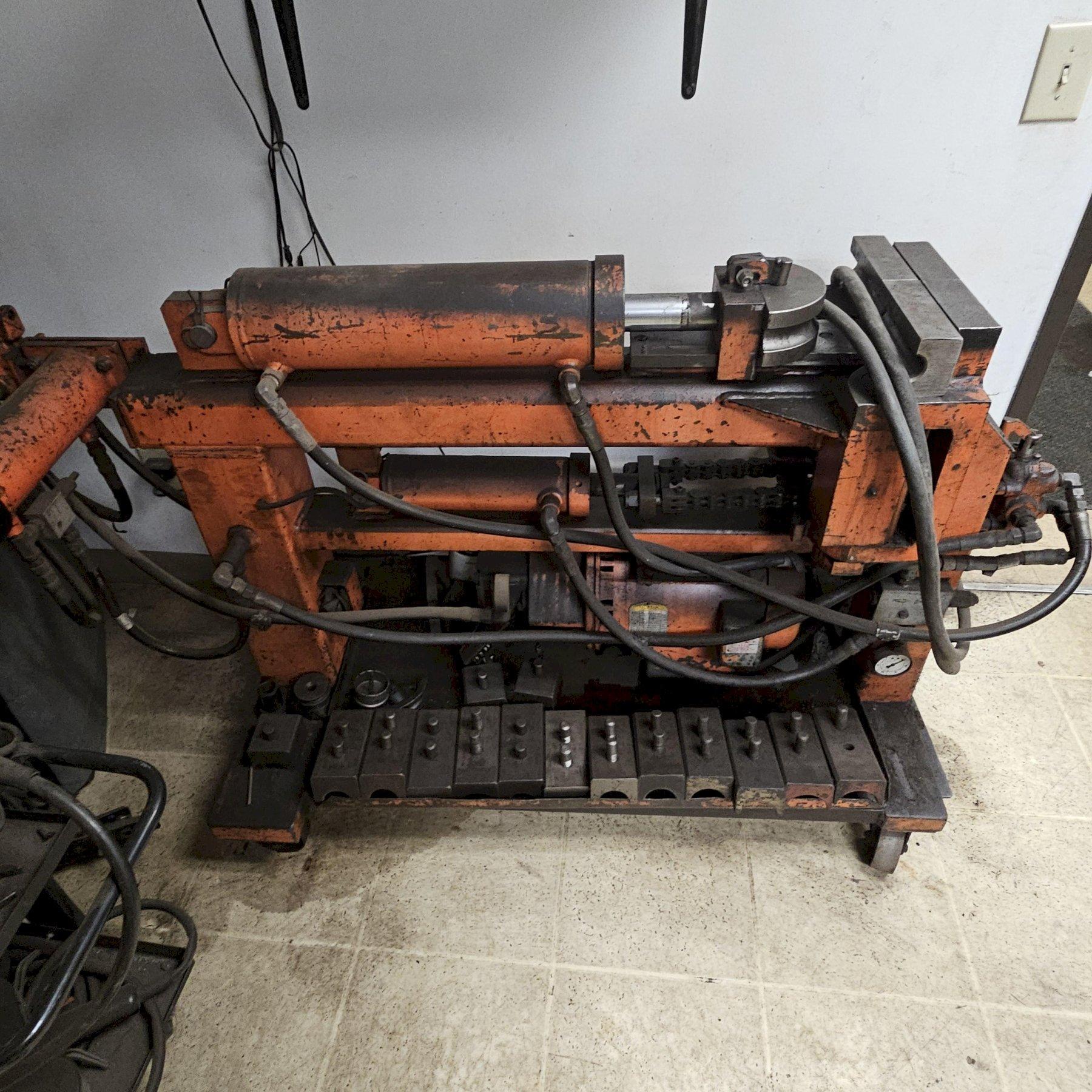 HYDRAULIC TUBE & PIPE BENDER W/ TOOLING. STOCK # 0560625.