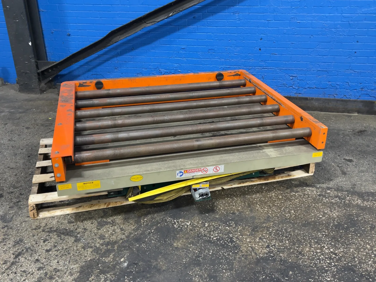 SOUTHWORTH 2000 LBS POWERED ROLLER CONVEYOR LIFT TABLE