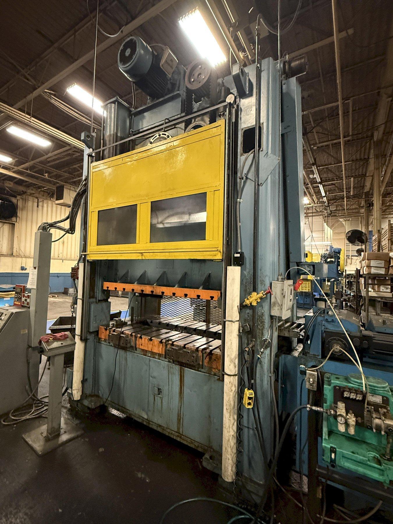 200-ton Niagara SE2-200-72-42 Straight Side Double Crank Press For Sale, Year 1990 with Updated Controls