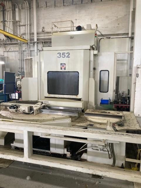 Cincinnati T-30 Dual Pallet Horizontal Machining Center