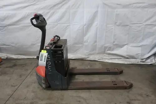 TOYOTA 8HBW23 - Pallet Jacks