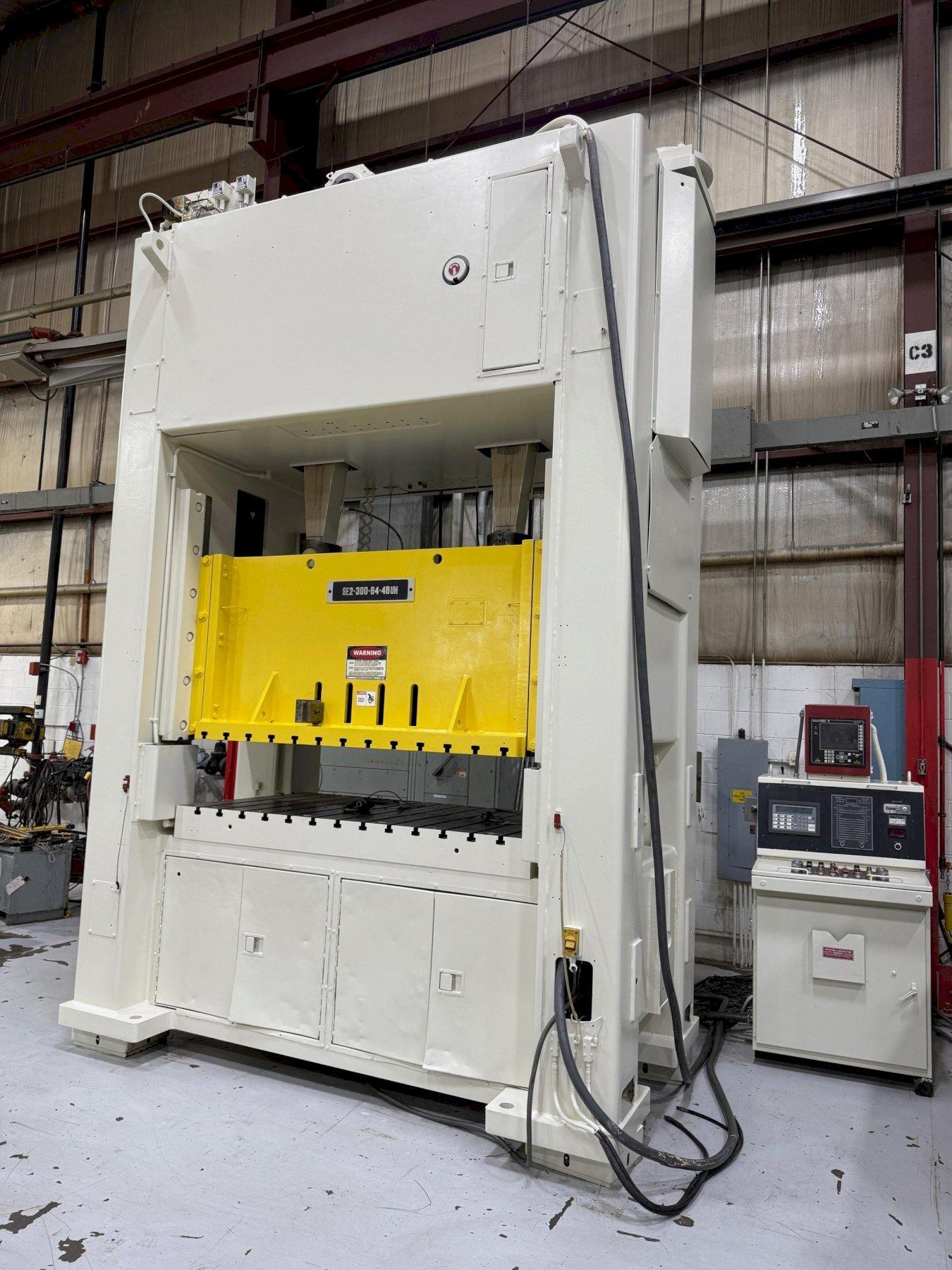 300-ton Clearing Niagara SE2-300-84-48UH Used Straight Side Mechanical Metal Stamping Press For Sale, Reconditioned 2025