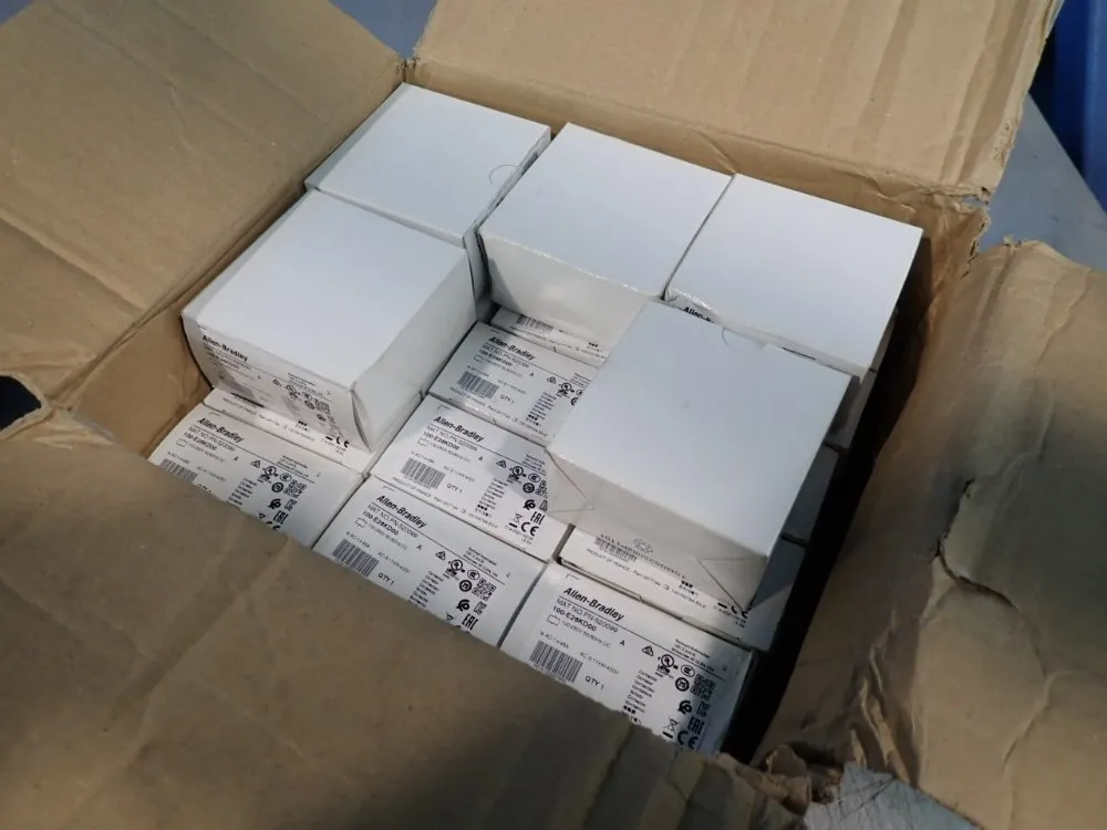 ALLEN-BRADLEY CONTACTOR  -  100-E26KD00