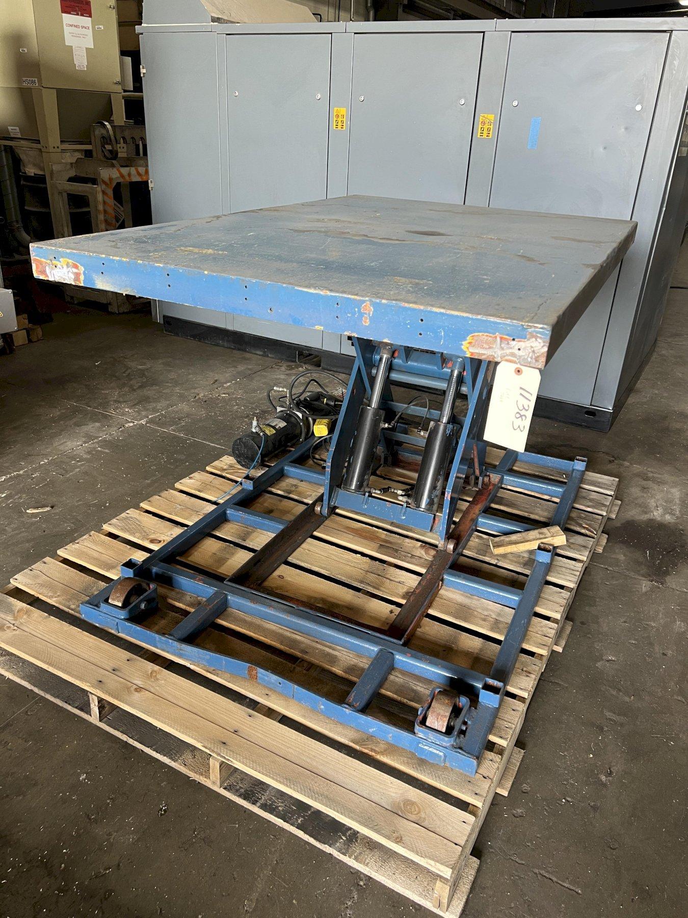 48" x 72" HYDRAULIC LIFT TABLE, 42" H