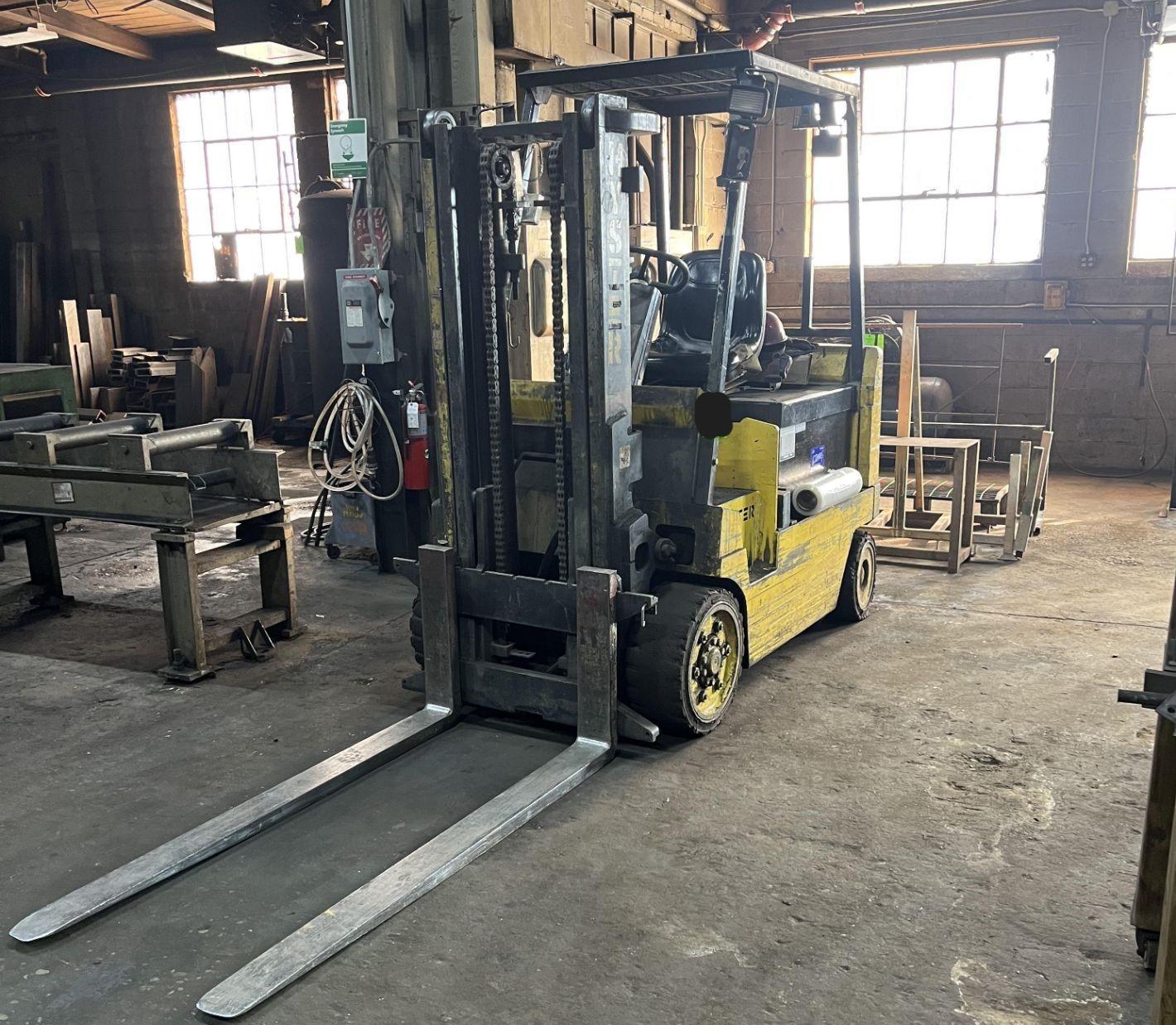 6,000 LB HYSTER E80XL3 ELECTRIC FORKLIFT. STOCK # 0341425.