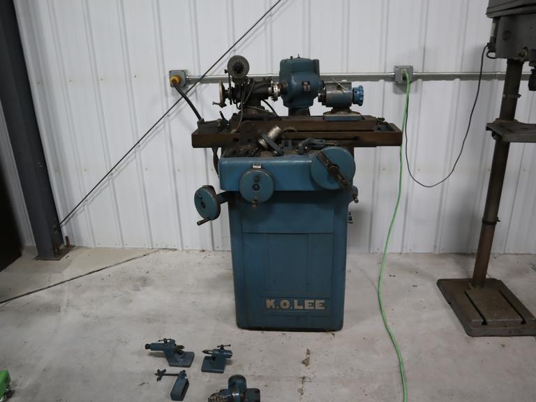 KO Lee Model BA900 Tool & Cutter Grinder, B923G Head, 3/4 HP, Cabinet Base, Assorted Tooling- Auction Item