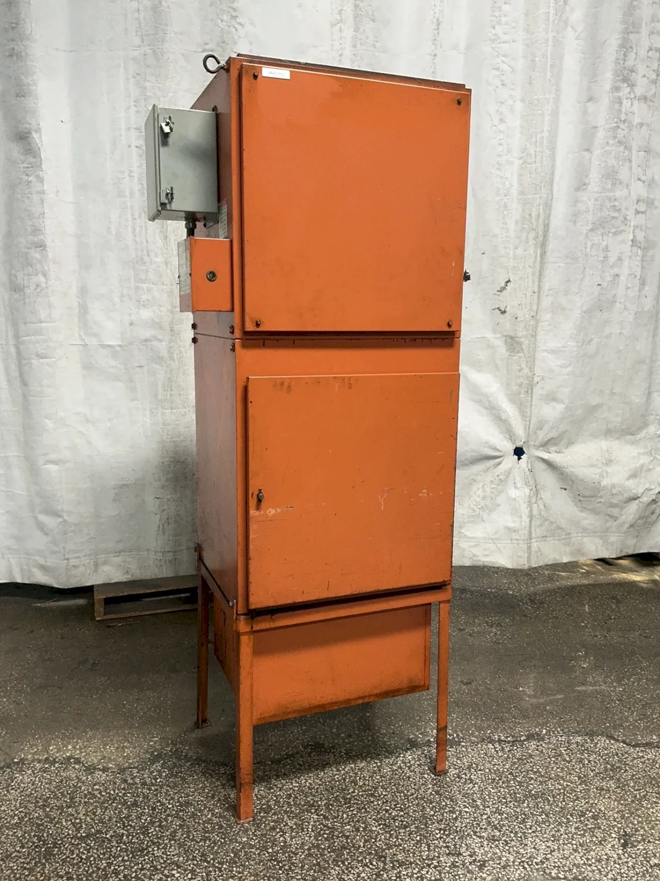 DUST COLLECTOR
