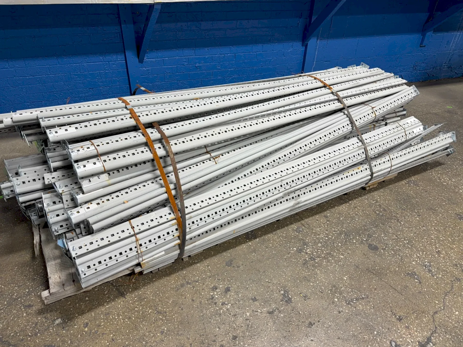 LYON 85” SHELVING POSTS
