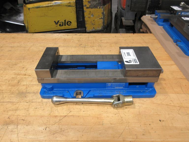 Kurt D688 6" AngLock CNC Milling Vise – w/ Handle- Auction Item