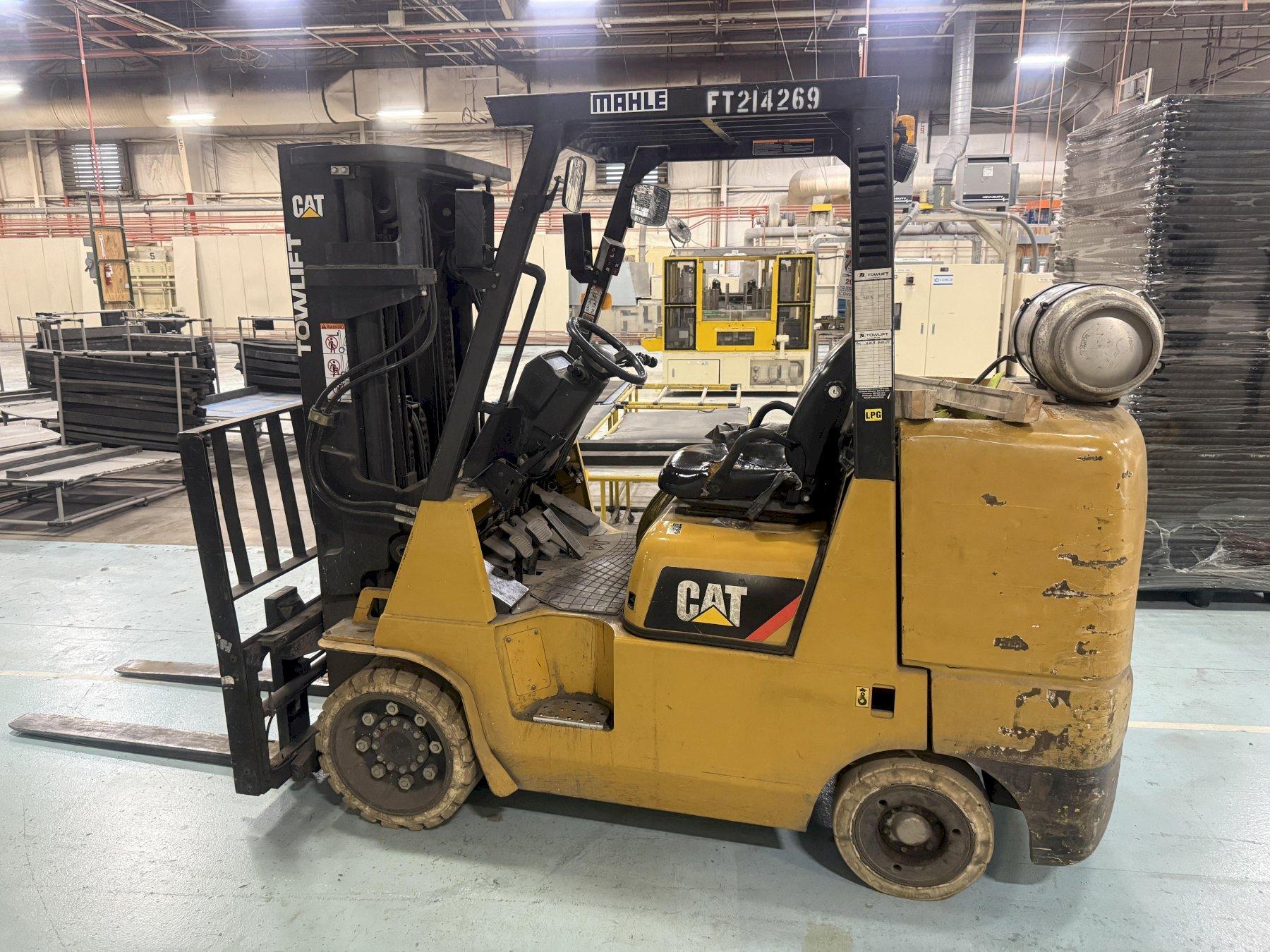 10,000 LB CAT MODEL #GC45KSWB LP GAS FORKLIFT W/ RICE LAKE INTEGRATED SCALE SYSTEM: YOBRO #25941
