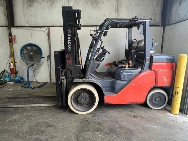 14,000# TOYOTA FORKLIFT STOCK# 4075