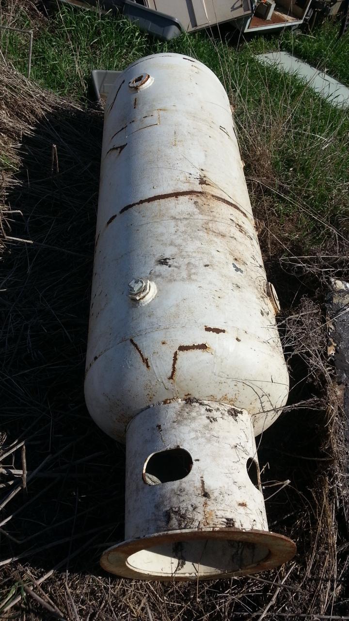 (1) PREOWNED SILVAN INDUSTRIES VERTICAL AIR TANK, S/N 239400, YEAR 1997