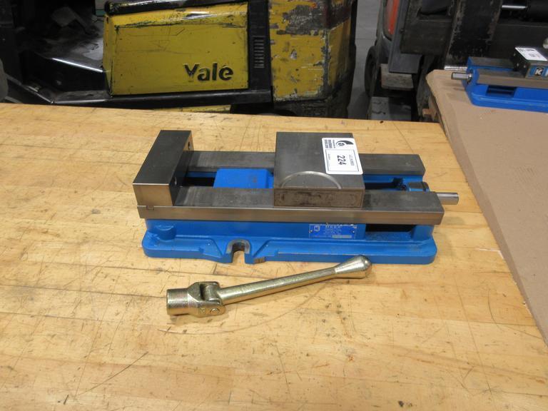 Kurt D688 6" AngLock CNC Milling Vise – w/ Handle- Auction Item