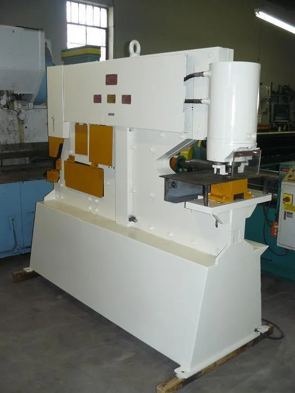110 TON GEKA HYDRAULIC IRONWORKER MODEL HYDRACROP 100SD IRONWORKER