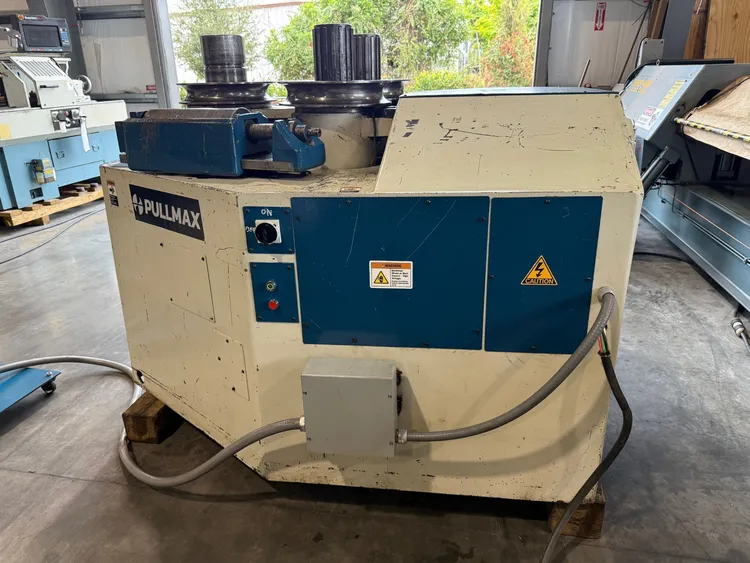 5" X 5" X 1/2" PULLMAX Z-41 HYDRAULIC ANGLE ROLL