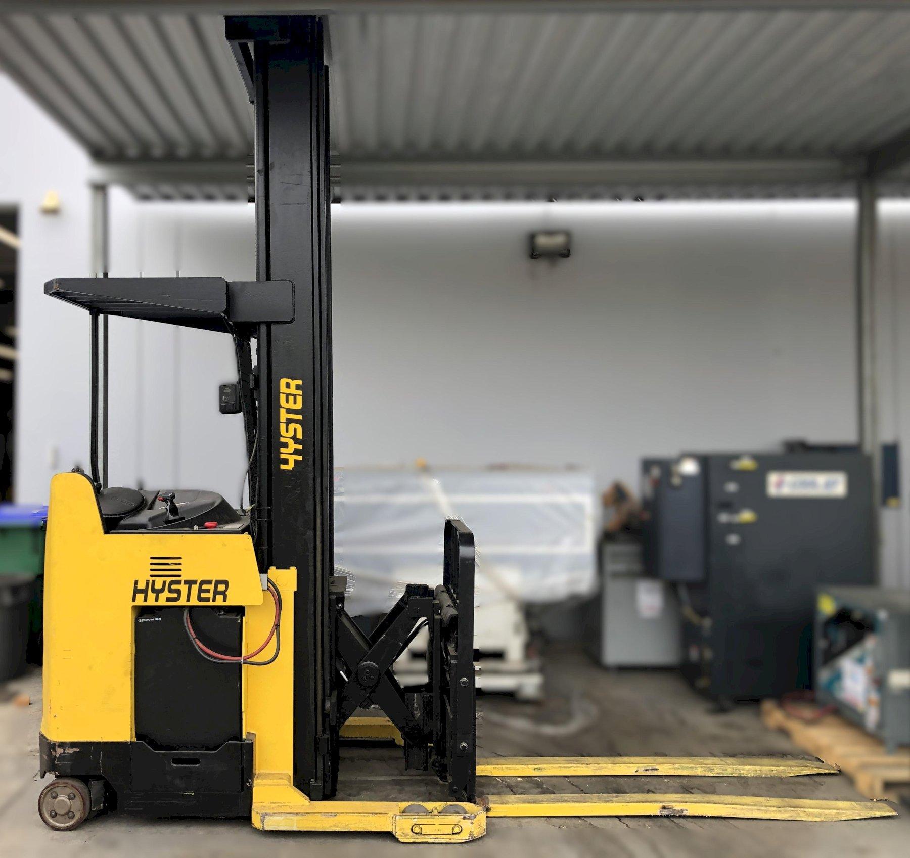 Hyster Electric Reach Forklift N45XMXR with Charger