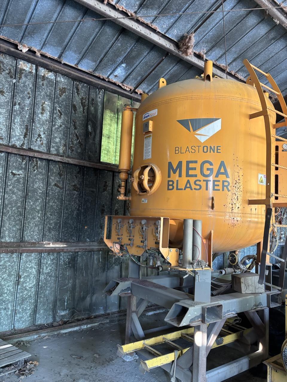AXXION  ABRASIVE BLASTER MODEL 1600 CFM  With AXXION Dryer ADS250/400, 2019
