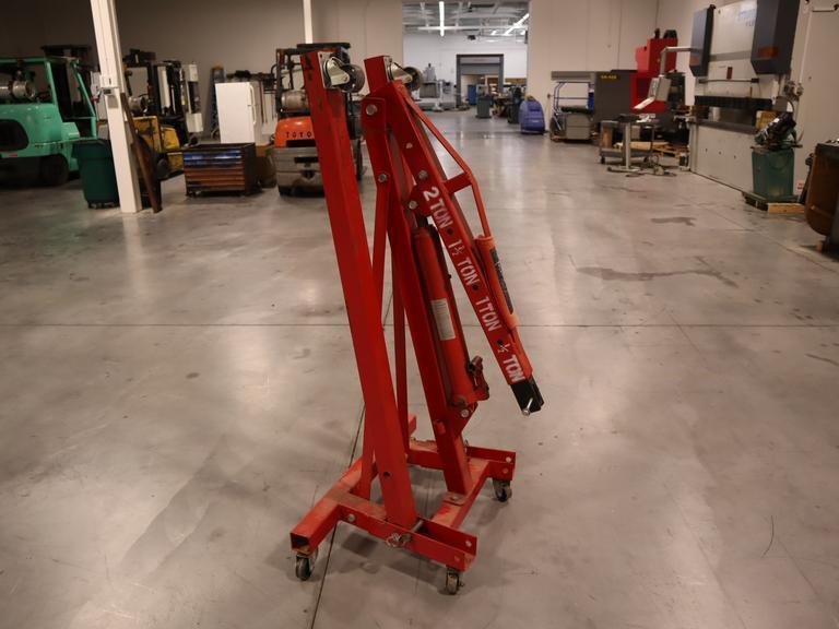 8- Ton Long Ram Rolling Engine Hoist with Folding Legs ***Missing Handle***- Auction Item