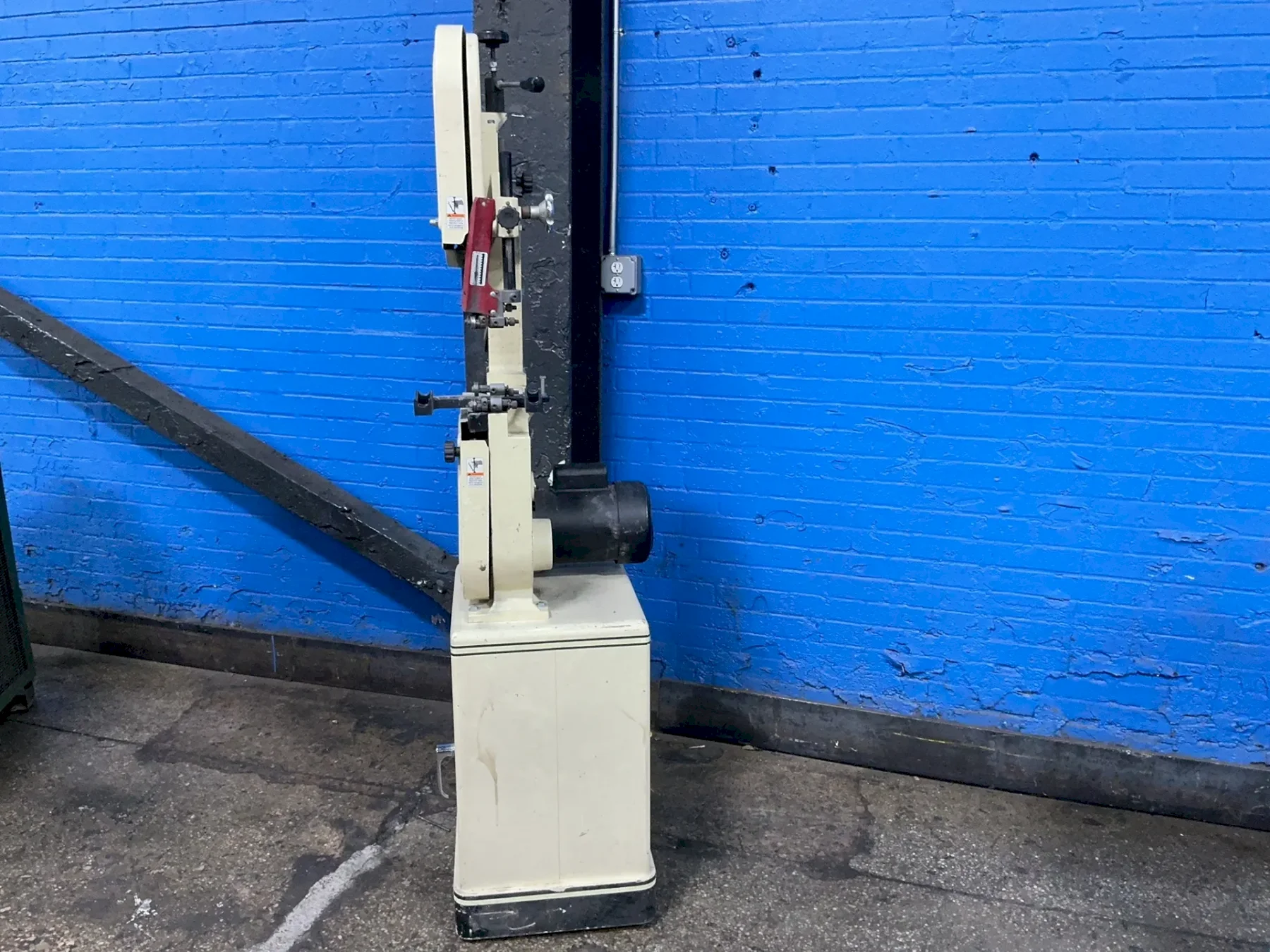 SHOP FOX 14” VERTICAL 14” BANDSAW   -  W1706