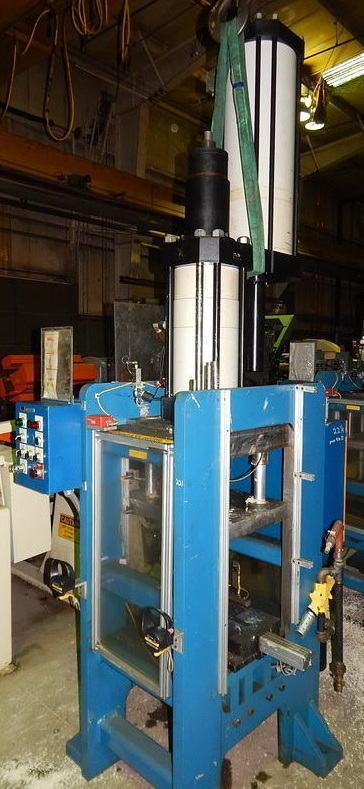 120 Ton FARGER & JOOSTEN MULTIPOWER Air/Oil Press