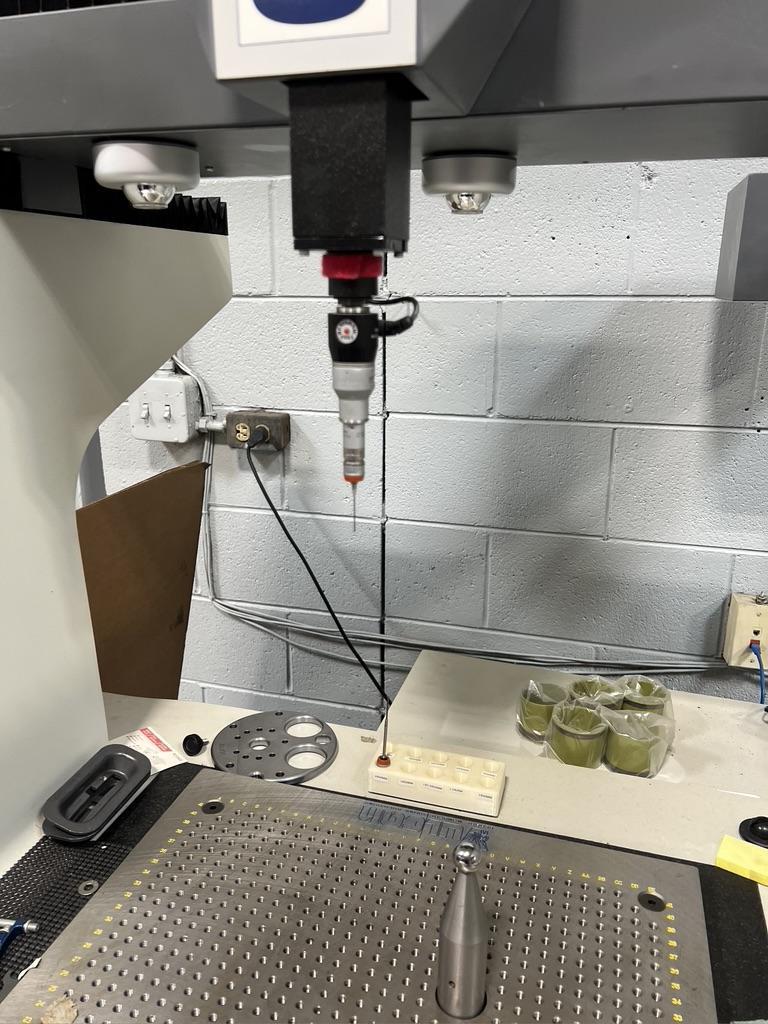 SHEFFIELD DISCOVERY II D-8 DCC, 20" X 24" X 16" MEASURING RANGE, RENISHAW PROBE, PC-DMIS SOFTWARE, MADE FOR SHOP FLOOR
