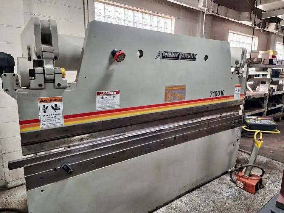 2008 Accurpress 710010 Hydraulic Press Brake (#5852)