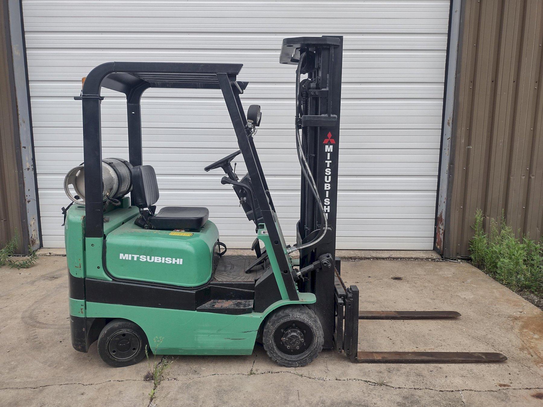 3000 LB MITSUBISHI MODEL #FGC15K 3-STAGE LP FORKLIFT: YOBRO #24166