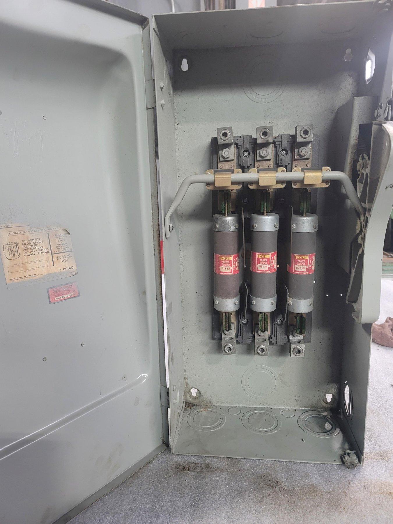 GOULD ITE F354 VACU-BREAK HEAVY DUTY SAFETY SWITCH, Enclosed, Fusible, 200 Amp, 600V.