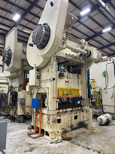 300 Ton Niagara Straight Side BP2 300 - 72 - 42