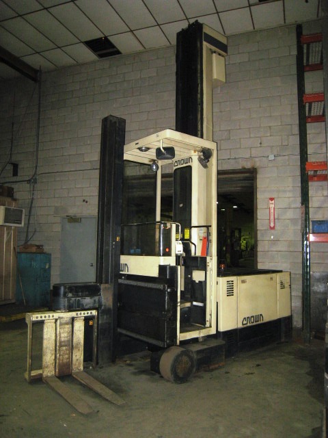 4000 LB CROWN MODEL 40TS-S VERY NARROW-AISLE TURRET SIDELOADER