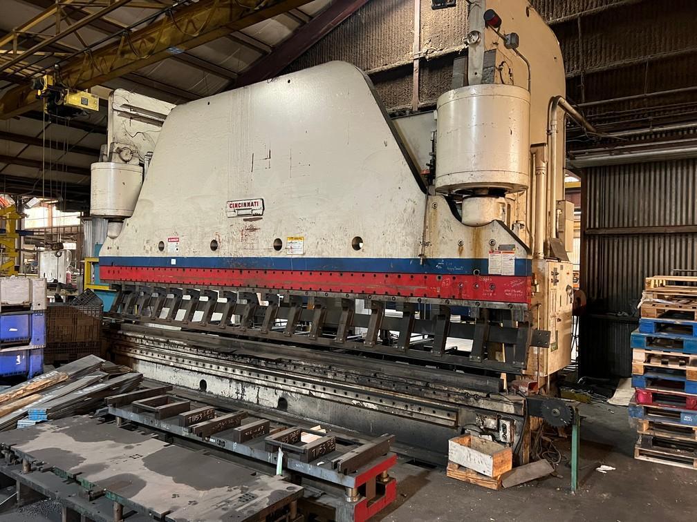 1000 TON X 20' CINCINNATI HYDRAULIC PRESS BRAKE. STOCK # 1264722