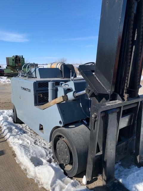 1 - PREOWNED CATERPILLAR TOWMOTOR STRAIGHT MAST FORKLIFT - WITH FORK EXTENSIONS, MODEL #: T200, S/N: 71L340