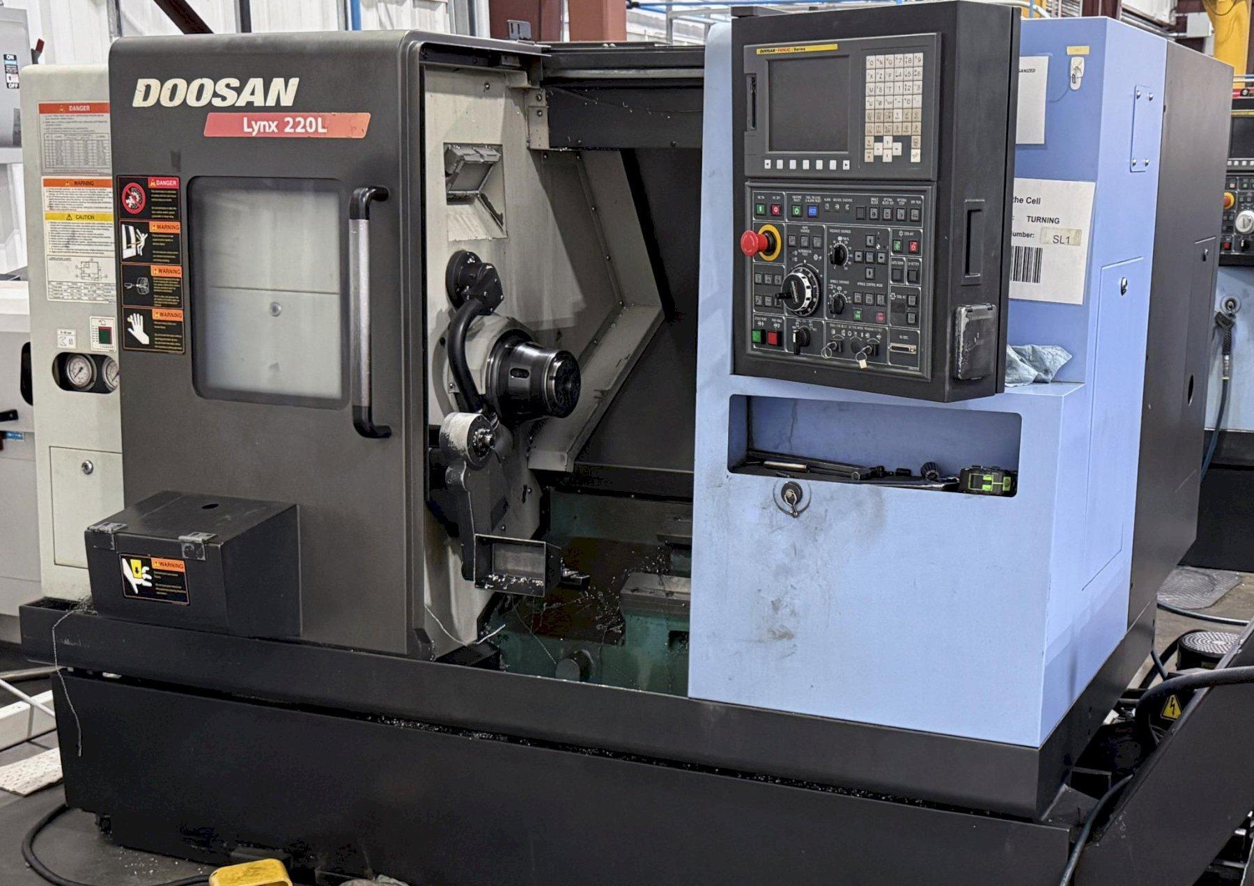 DOOSAN LYNX 220LC CNC LATHE W/ BARFEEDER